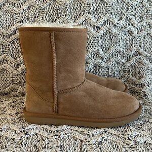 Ugg classic short boot. Chestnut. Size 5 women’s. No box. NWOT.